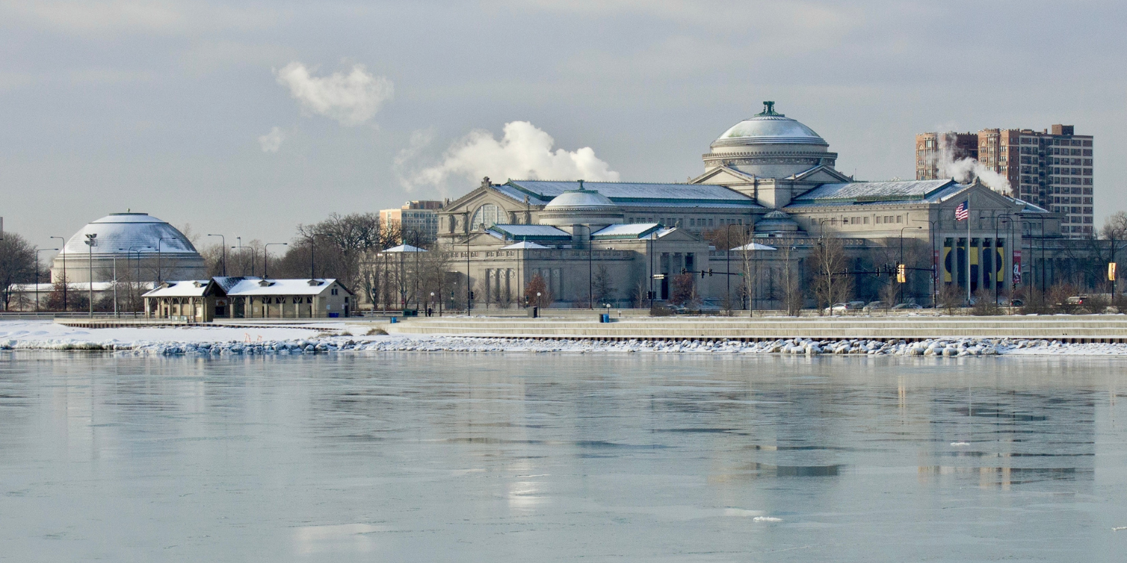 First contract, big raises for workers at a Chicago museum